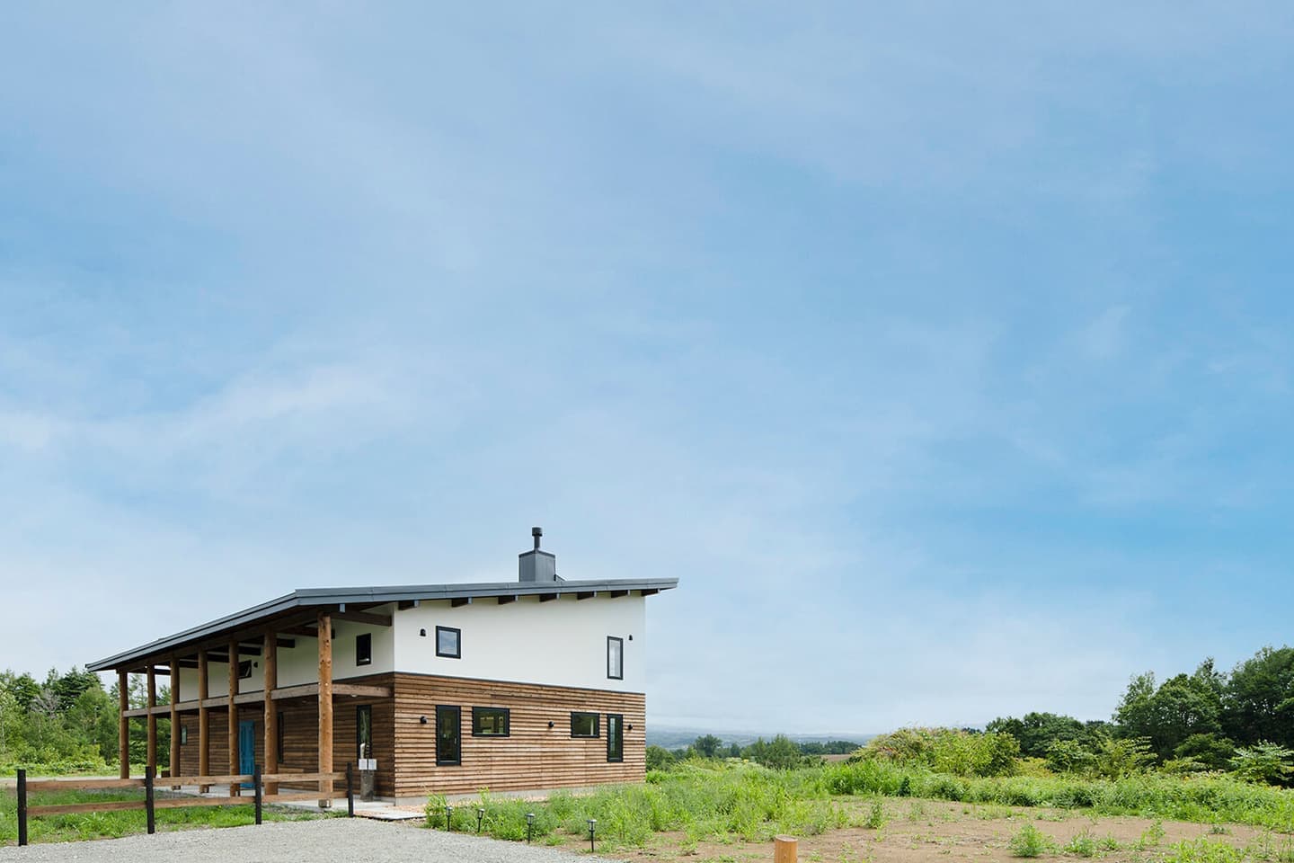 HOUSE&HOUSE｜空知の借景レストラン・サメオト〈栗山〉